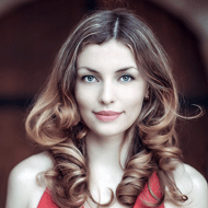 女性用かつらはアイロンやコテを使ってアレンジも可能！